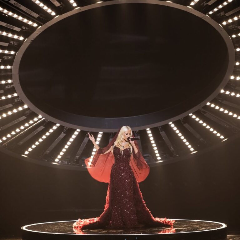Woman Crush Wednesday: Christina Aguilera Medley Live Joy Awards 25