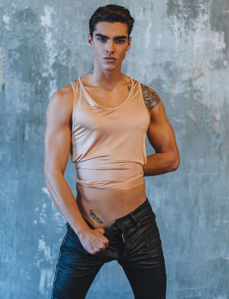 Sexy Eyed Model Simone Stravolo