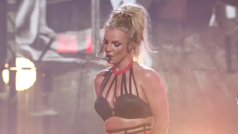 Zephyring 10 Years, Britney Spear’s “If U Seek Amy” Live In London For 2016 Apple Music Festival