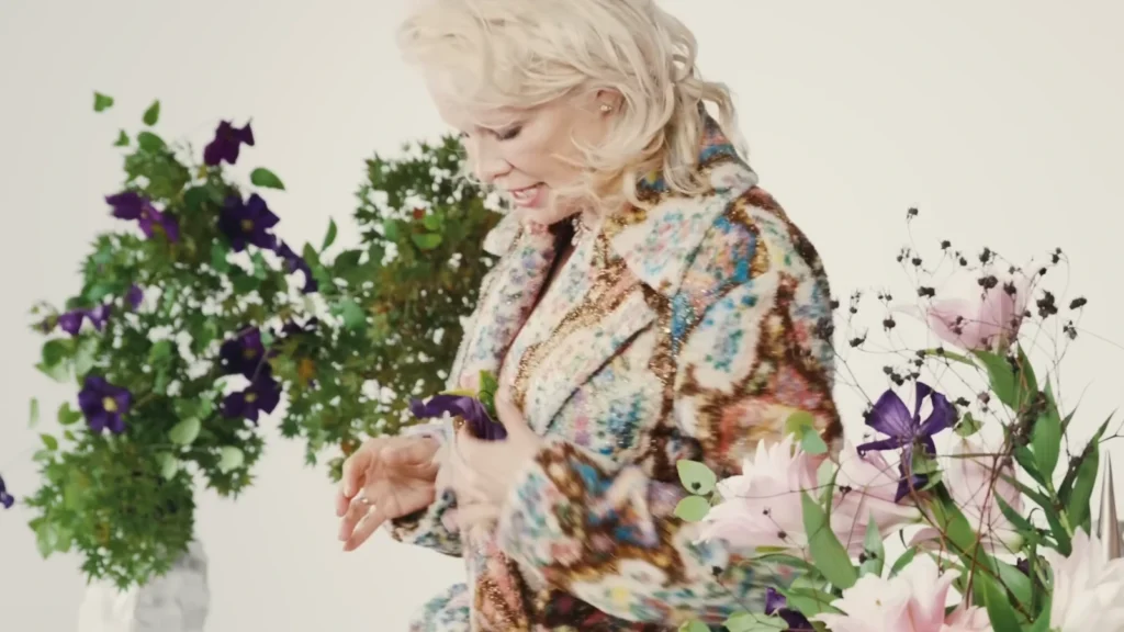 Pamela Anderson during Vogue Australia’s ikebana floral-arrangement feature, image 5