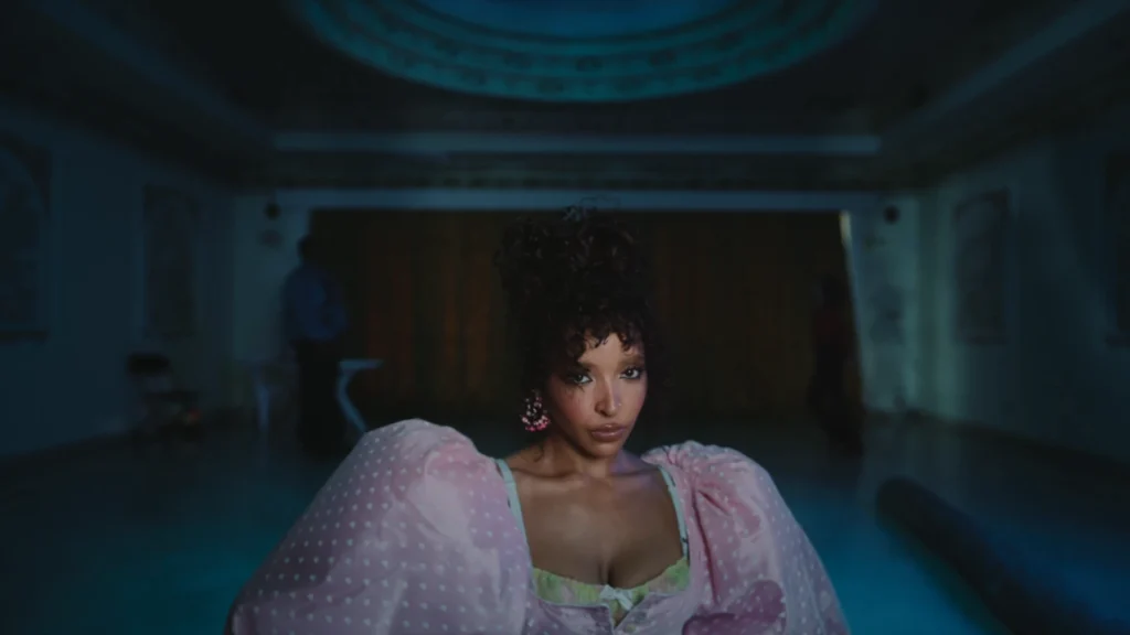 Tinashe and dancers in the Melatonin music video.