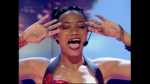 Still from the June 18, 1999 Top of the Pops episode hosted by Jamie Theakston