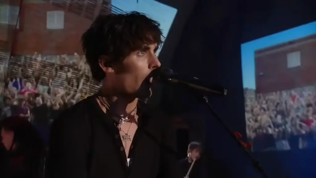 Tyson Ritter of The All-American Rejects performing at the 2006 MTV Video Music Awards