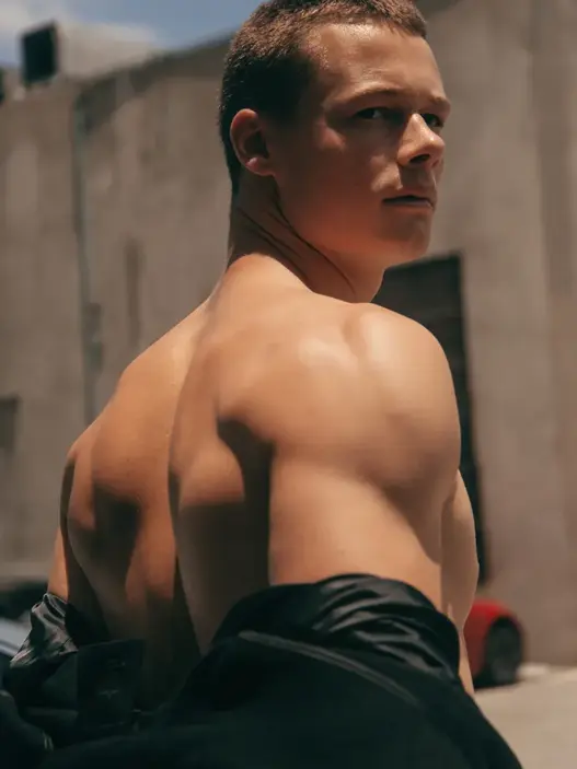 Tate Foxson photographed by Adam Washington for MMSCENE PORTRAITS