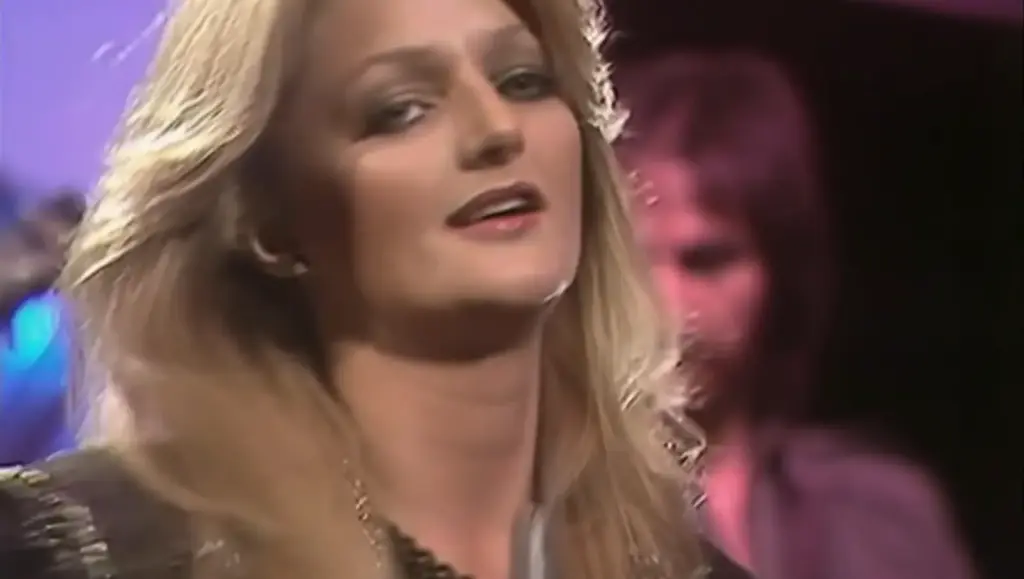 Bonnie Tyler performing The World Is Full of Married Men on Top of the Pops in 1979