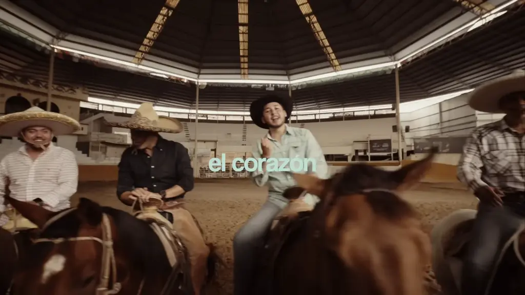 Julión Álvarez y su Norteño Banda for Llévala a La Luna