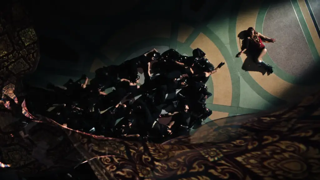 LISA in the SaWaDiKa official music video