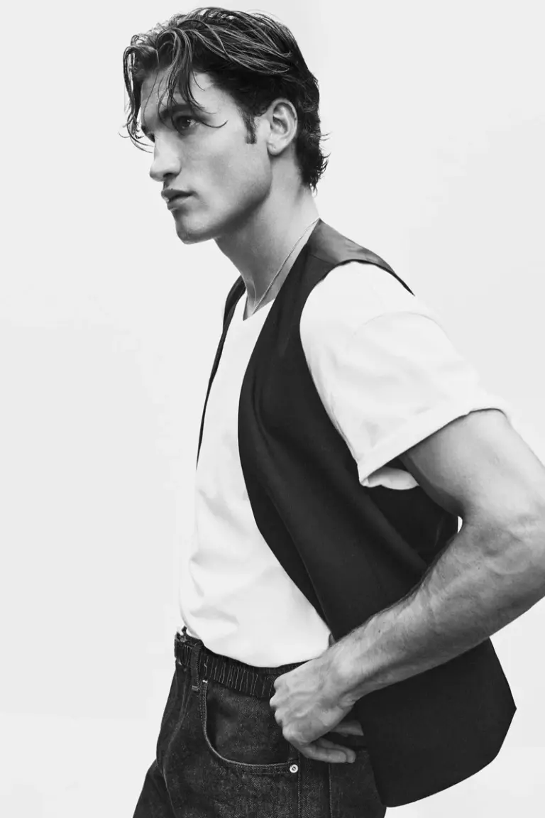 Max Knott Enters Zara’s 90’s Archive