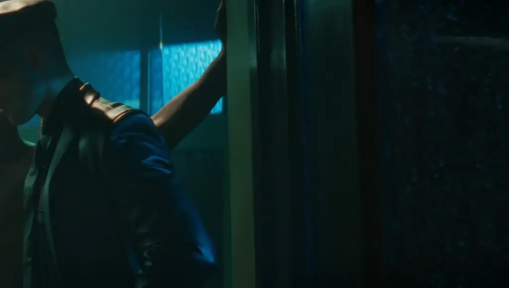 Miley in the Bass Persuades music video