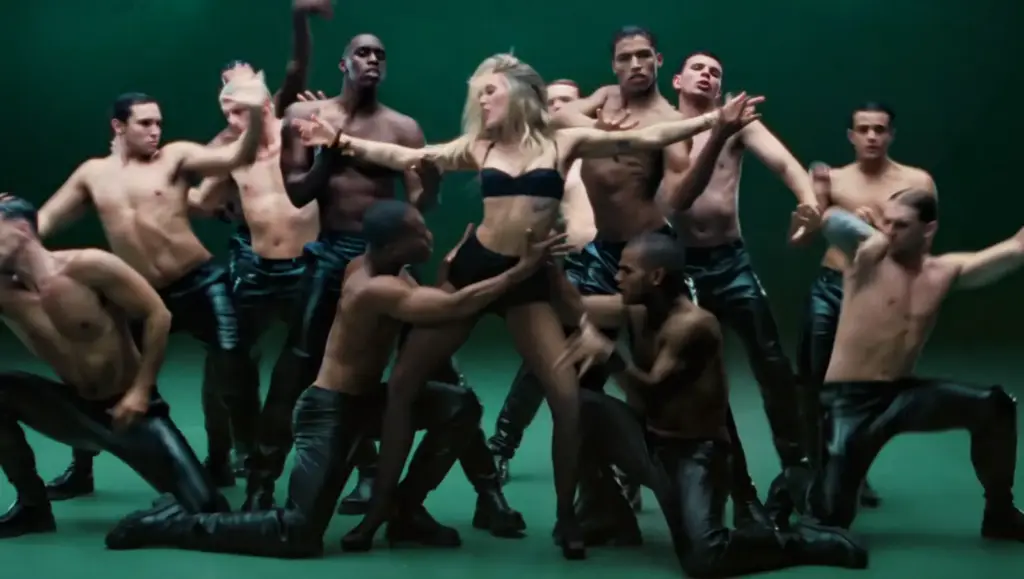 Miley in the Bass Persuades music video