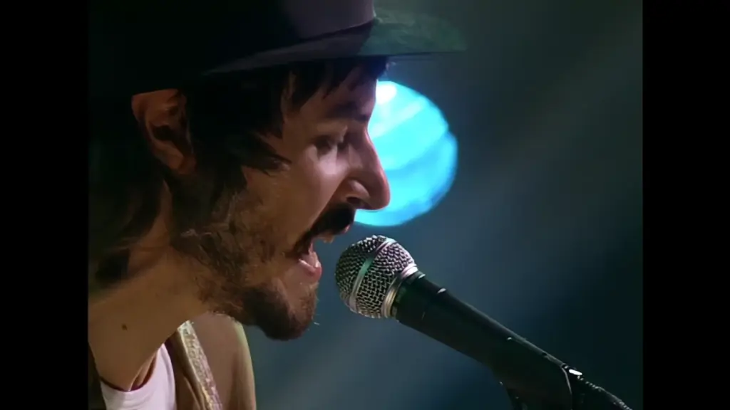 Pop Levi in The Daily Habit performance video for Dita Dimoné