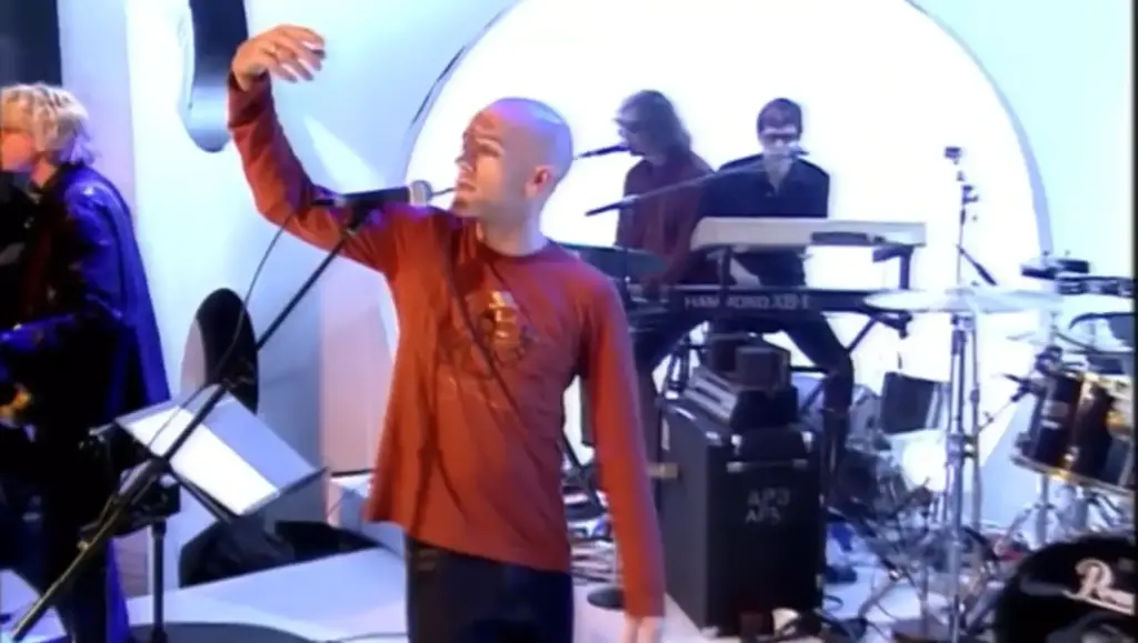 R.E.M. performing Lotus on Top of the Pops in December 1998