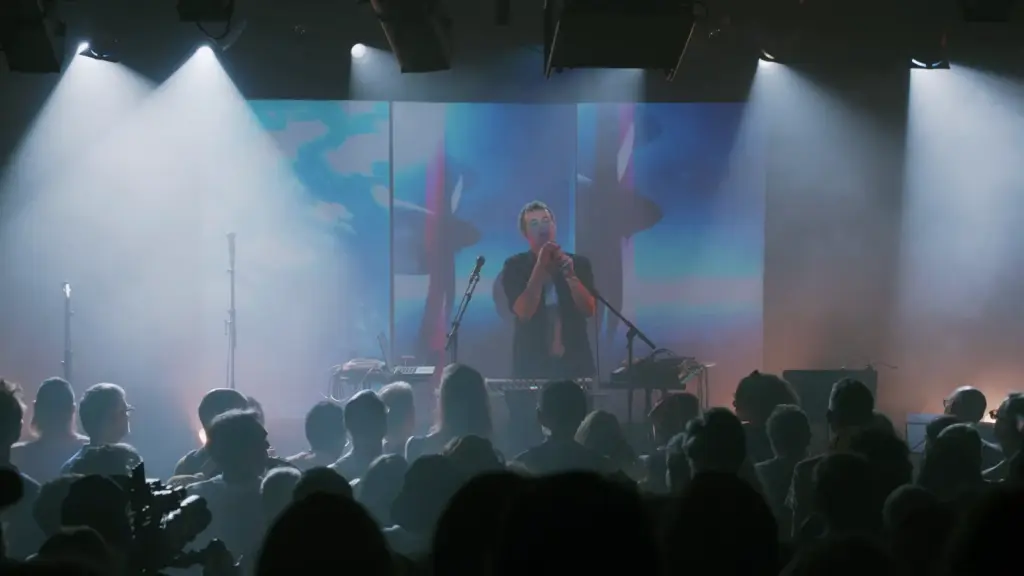 Yan Wagner performing Awake live at La Maroquinerie in Paris