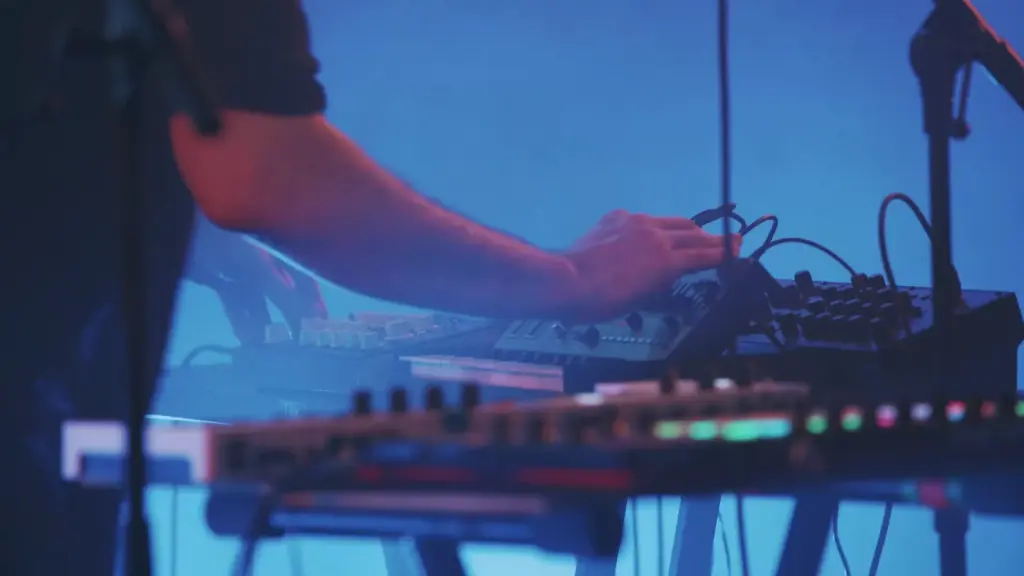 Yan Wagner performing Awake live at La Maroquinerie in Paris