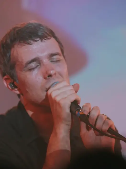 Yan Wagner performing Awake live at La Maroquinerie in Paris