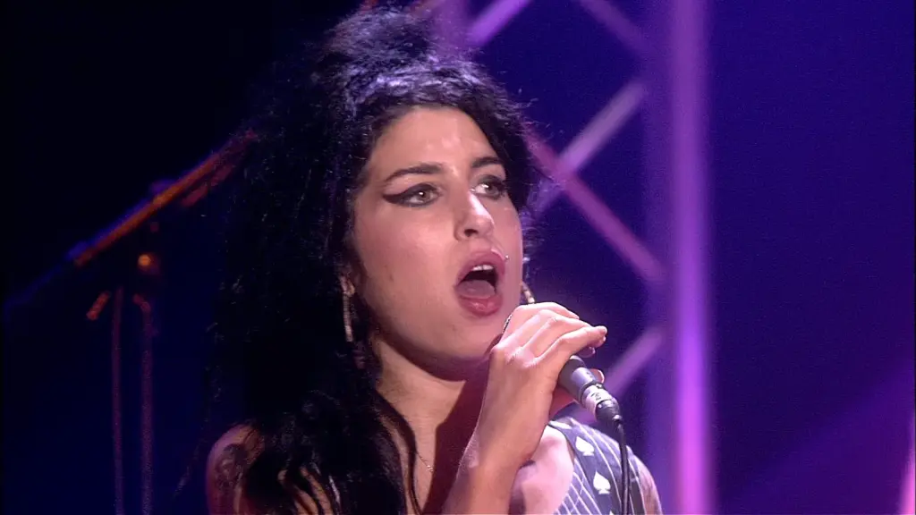Amy Winehouse performing the song Back to Black on The Album Chart Show