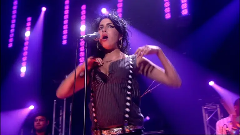 Amy Winehouse Gives Chilling ‘Back to Black’ Performance in Rare 2006 Footage