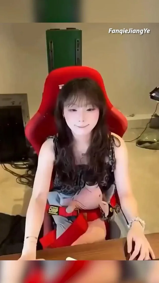 Friday Feeling: This Is One Intriguing Way A Streamer Makes Her Funds