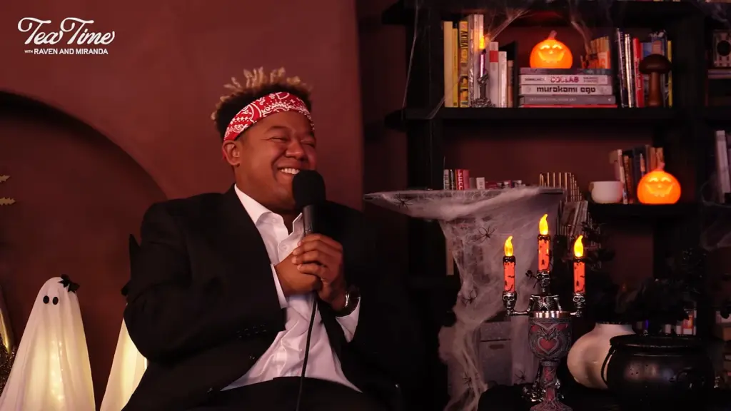 Raven-Symoné and Miranda Maday in their Tea Time Halloween episode