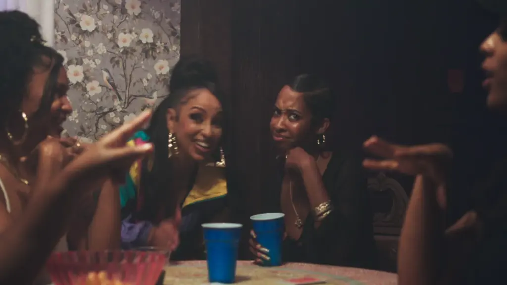 Mýa in the Saturday Night music video