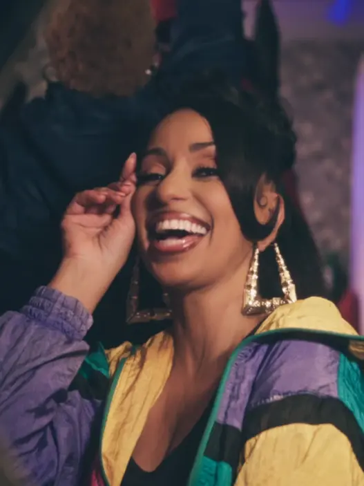 Mýa in the Saturday Night music video