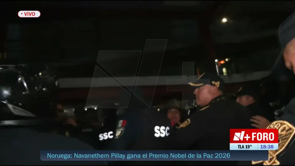 N+ FORO footage from the Iztacalco IMSS protest as police and demonstrators clash