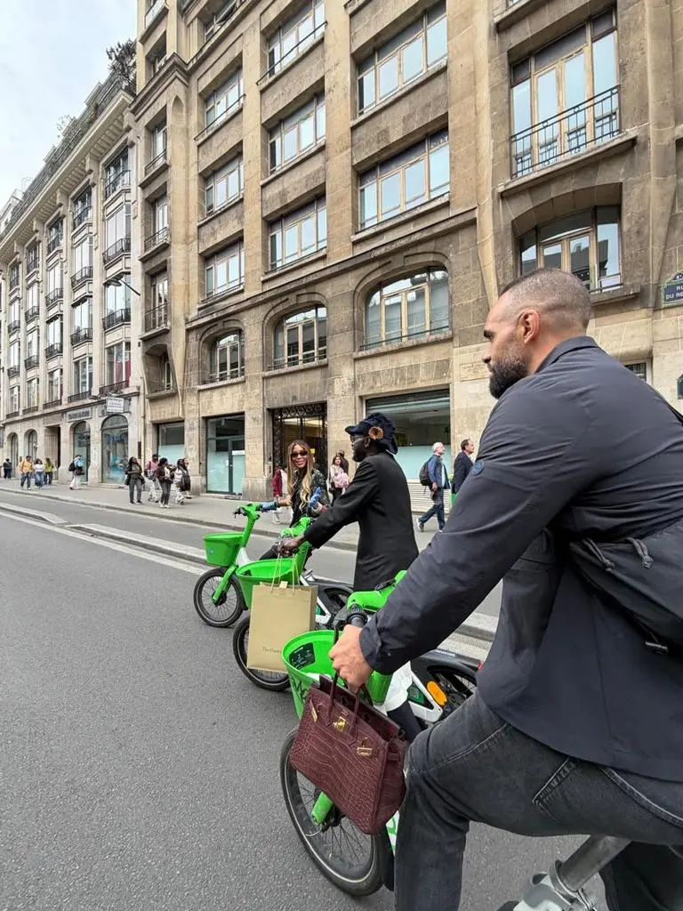 Naomi Campbell during her Lime bike ride in Paris