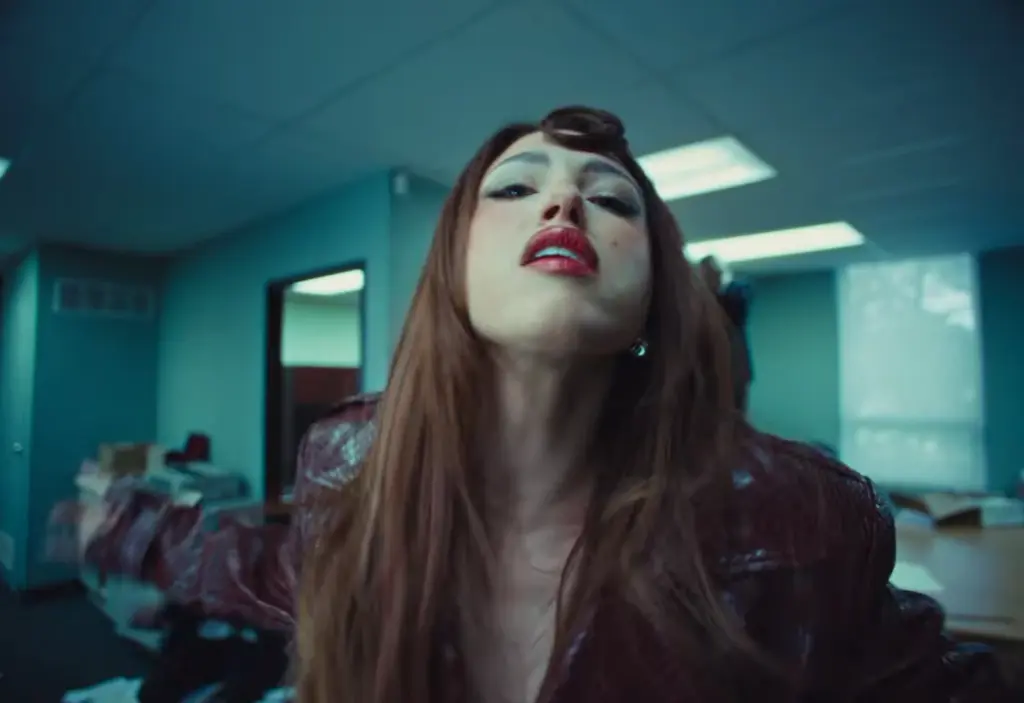 Rêve in the music video for Church of Sound, directed by Myles Hodder.