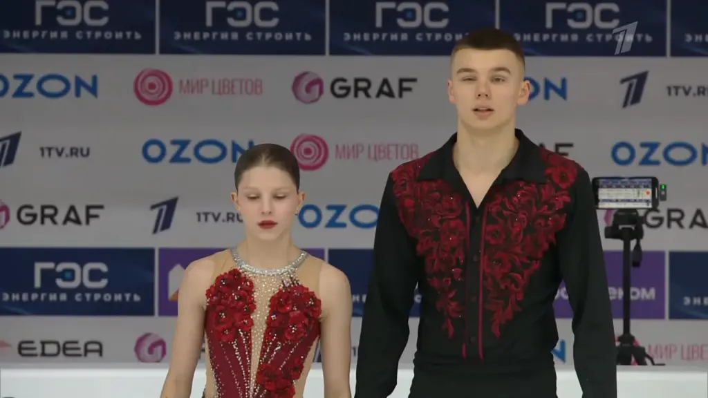 Alexander Samorukov and Darya Tretyakova in the kiss-and-cry