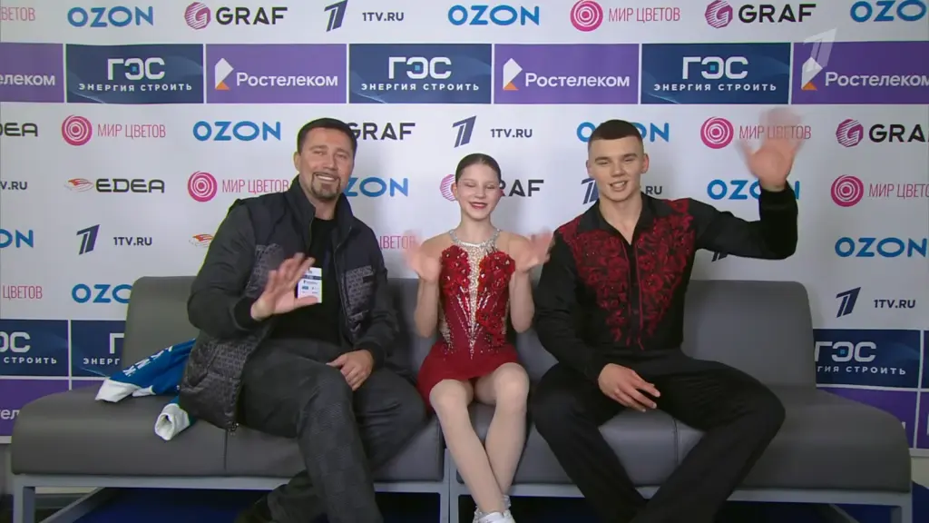Alexander Samorukov waving with Darya Tretyakova and their coach