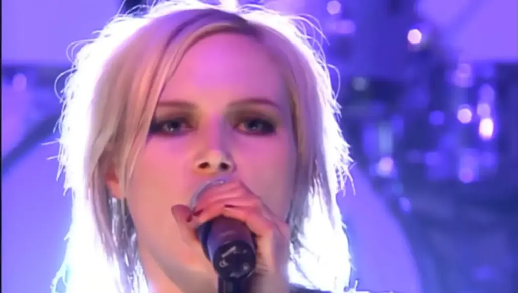 The Cardigans performing Erase/Rewind on Top of the Pops in March 1999