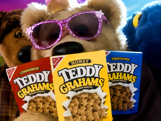 Vintage Teddy Grahams commercial featuring the original honey, cinnamon and chocolate flavors