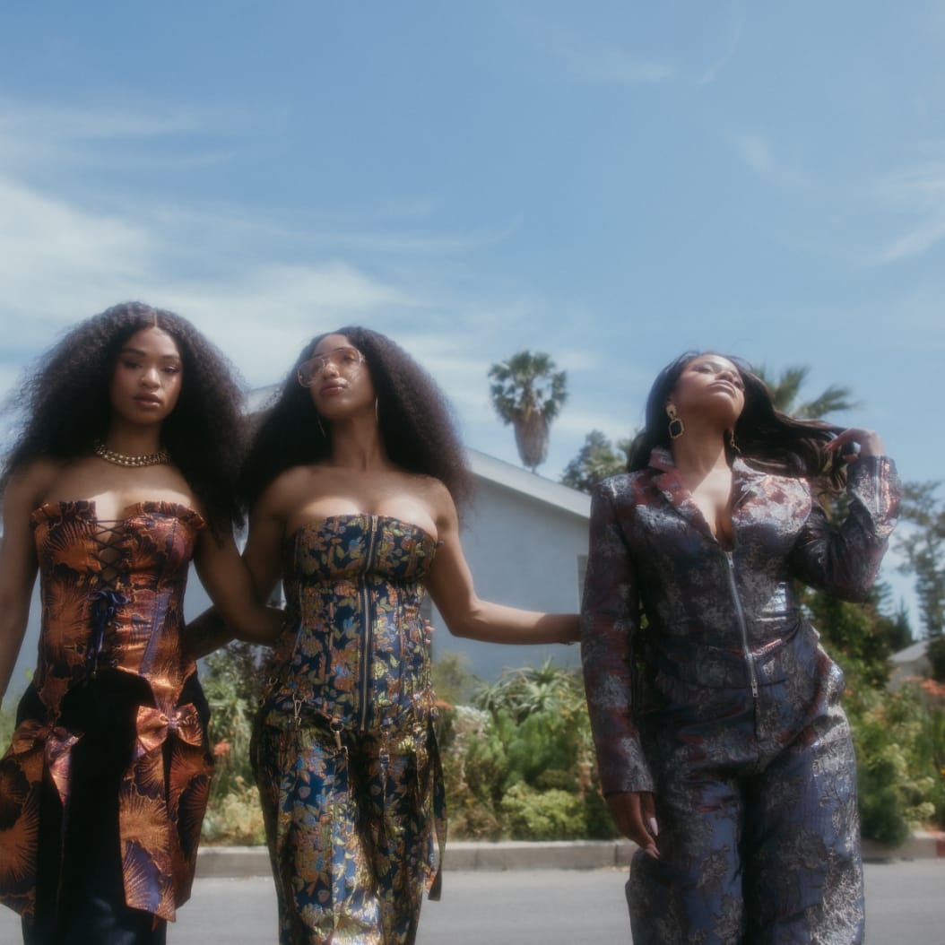The Womack Sisters together outdoors, featured for If I Let You in Musique Digs 674