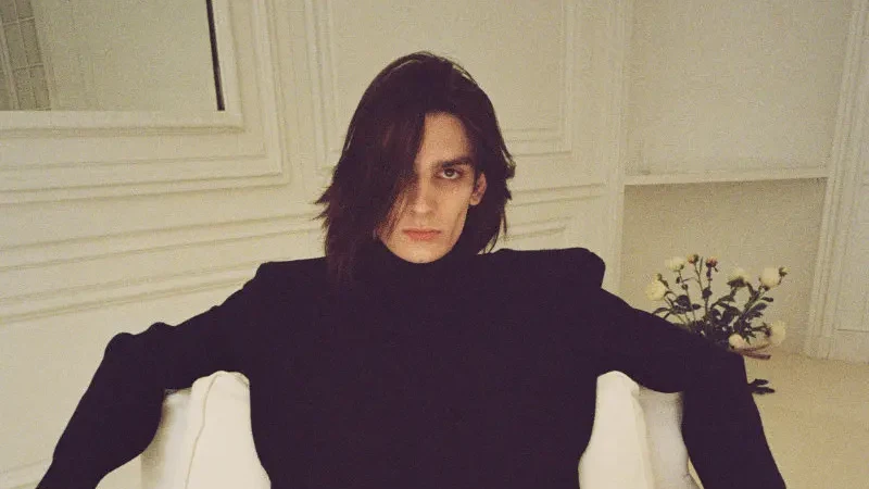 CELINE Hiver 2026 Campaign Keeps Michael Rider’s Vision Polished—With The Edges Loosened