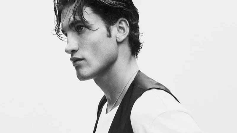 Max Knott Enters Zara’s 90’s Archive