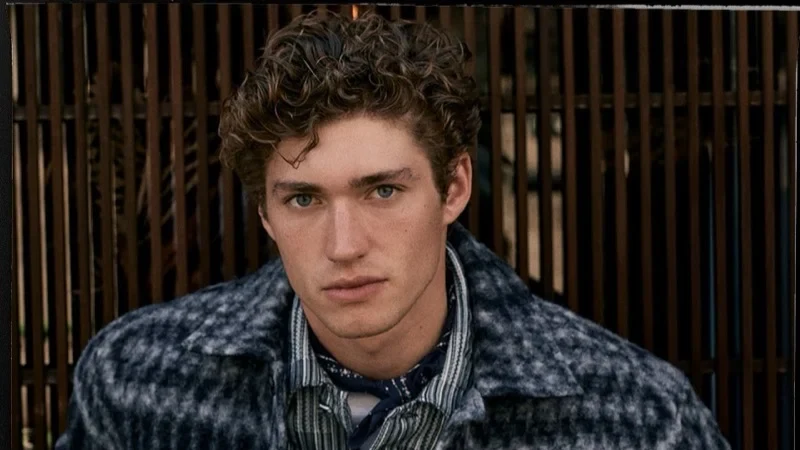 Supermodel Valentin Humbroich For Banana Republic’s September 2026 Edit
