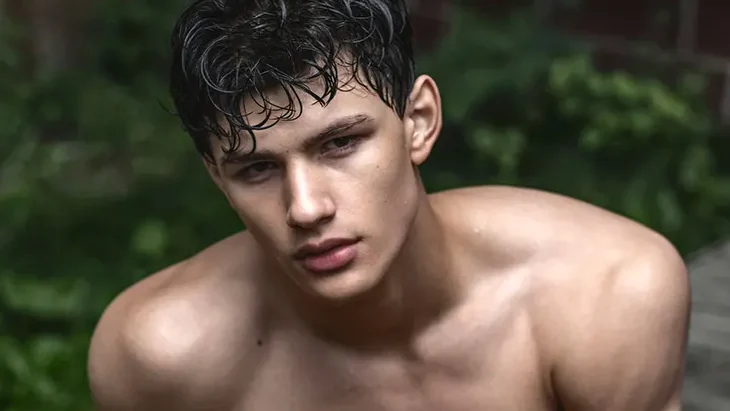 Foxy Alluring Model, Niko Kuhn In “The Summer House”